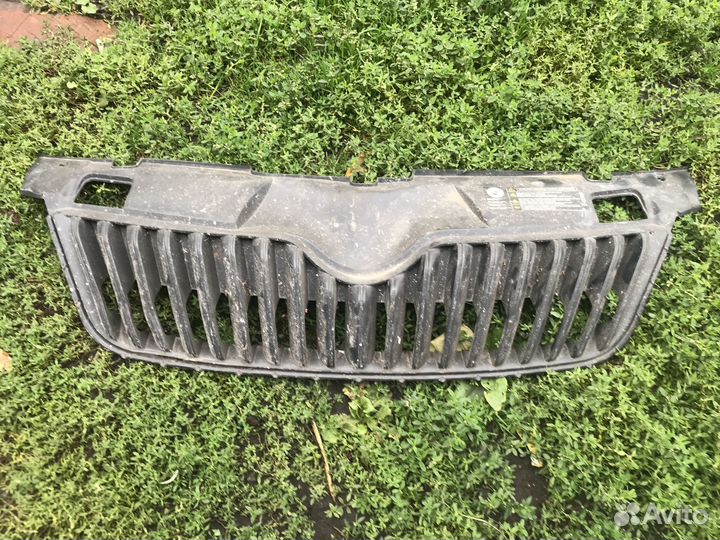 Решетка радиатора skoda fabia 2