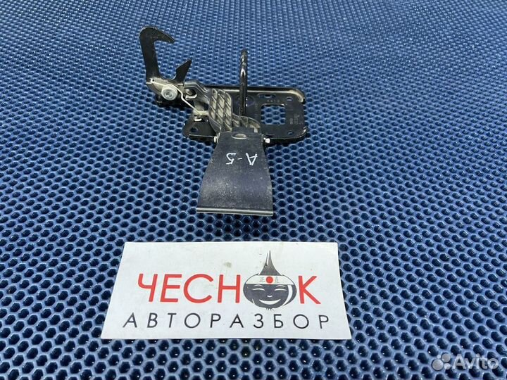 Крюк петля капота Audi A5 A4 S-Line