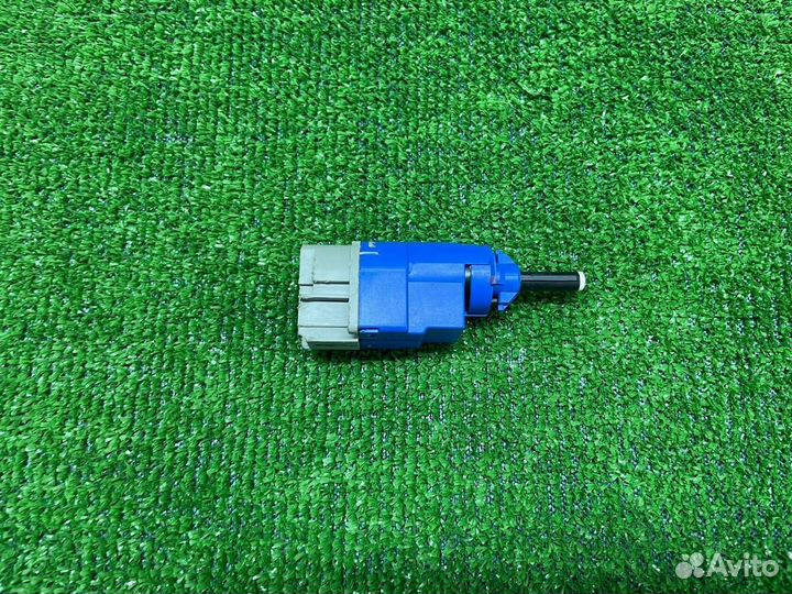 Датчик педали сцепления Renault Duster 2013