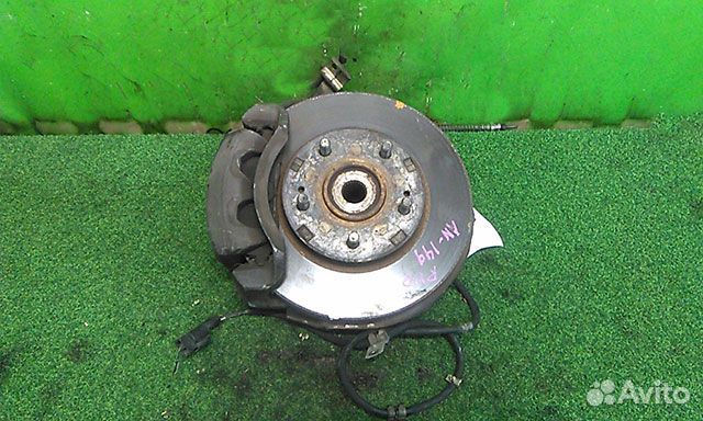 Кулак поворотный левый Mitsubishi Chariot Grandis