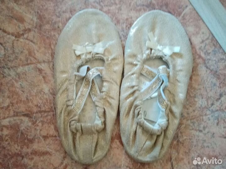 Гимнастический костюм и чешки