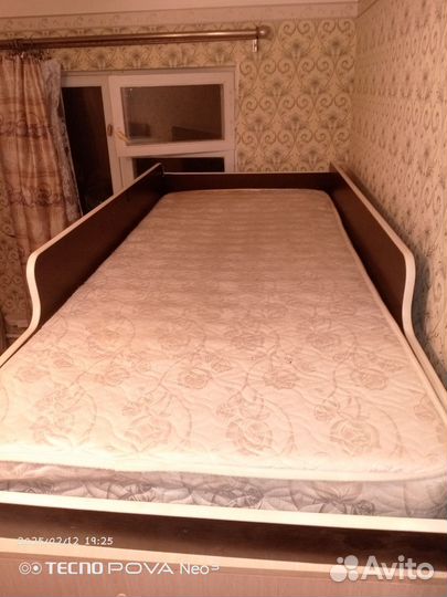 Кровать чердак со столом и шкафом