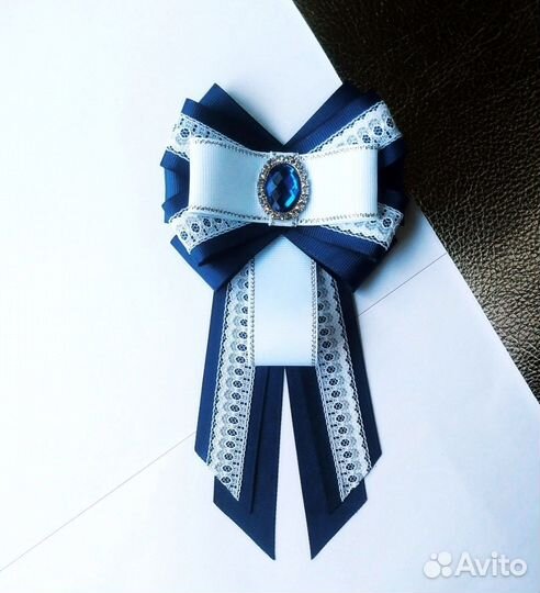 Галстук брошь школьная