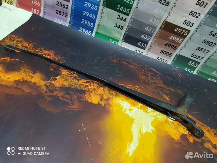 Поводок стеклоочистителя левый LADA Largus