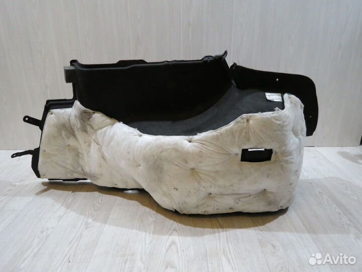 Обшивка багажника левая Kia Quoris