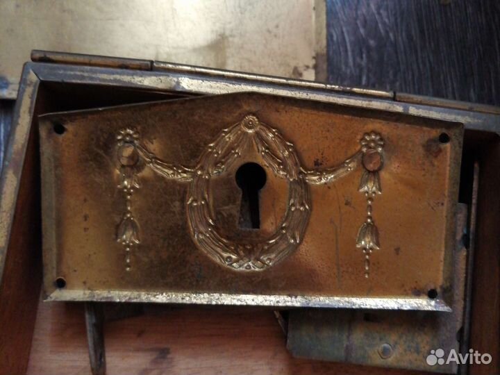 Старинная шкатулка с содержимым до 1917 года