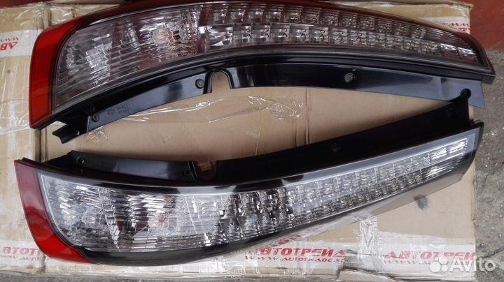 Стоп сигнал митсубиси грандис правый/левый