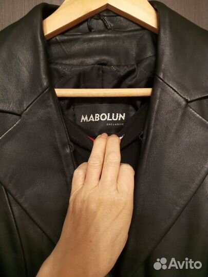 Кожаный плащ и кардиган очень стильно смотрится