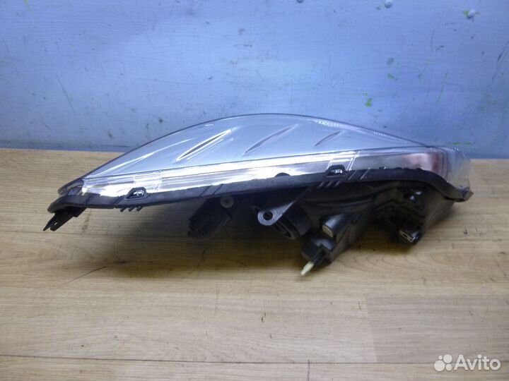 Фара левая Renault Sandero 1