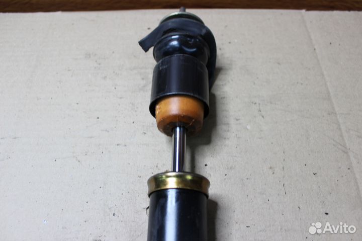 Задний амортизатор на Mercedes-Benz E-Class W210