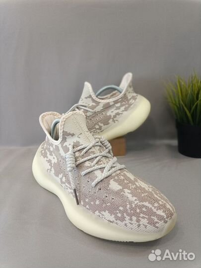 Лучшие кроссовки на лето Yeezy Boost 380