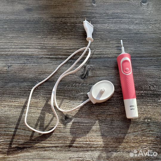 Зубная щётка Oral-B D100