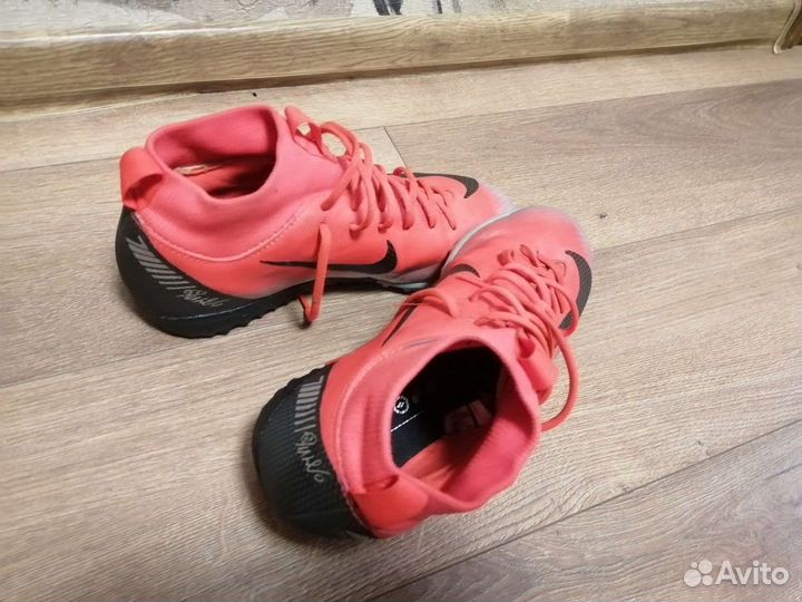 Футбольные бутсы nike 38 размер