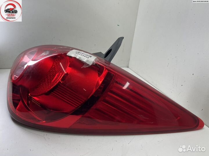 Фонарь задний правый б/у Nissan Tiida