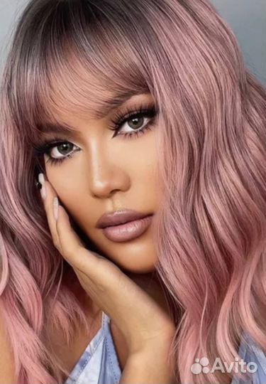 Парик розовый омбре. Новый, волнистый