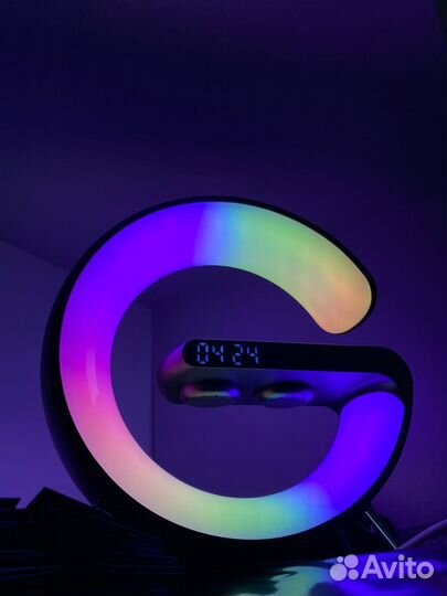 Лампа многофункциональная с беспроводной зарядкой