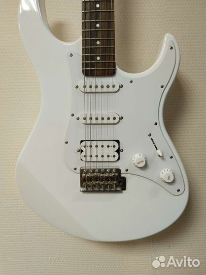 Электро гитара yamaha
