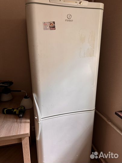 Холодильник indesit