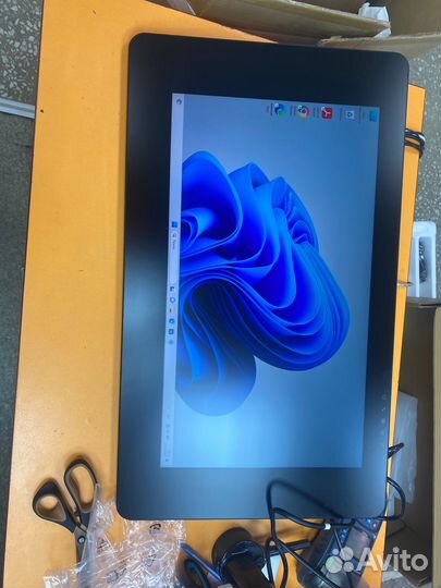 Графический планшет Wacom Cintiq pro DTH-2420