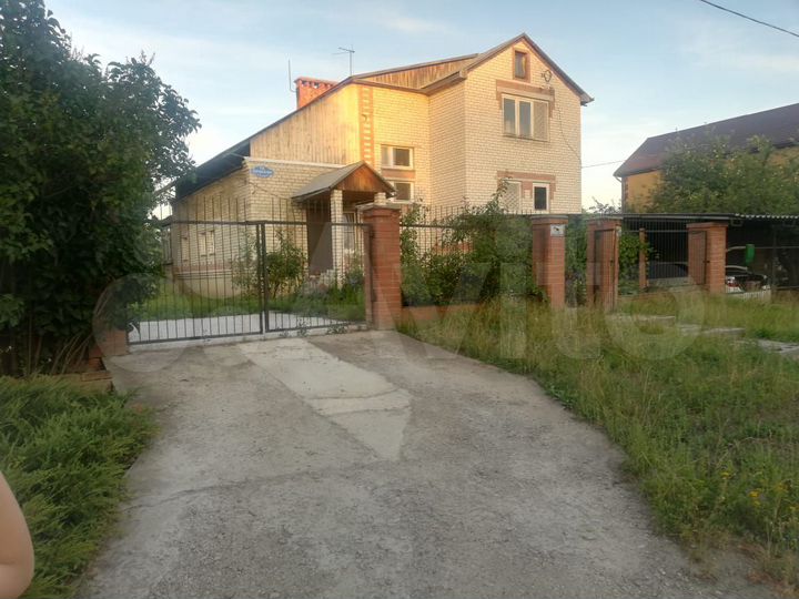 Коттедж 247 м² на участке 10 сот.