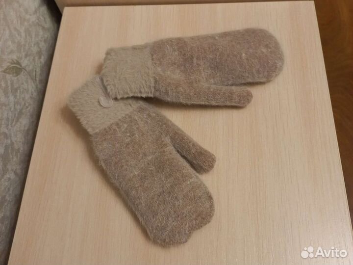 Варежки новые женские