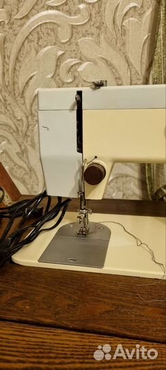 Швейная машина Чайка 143