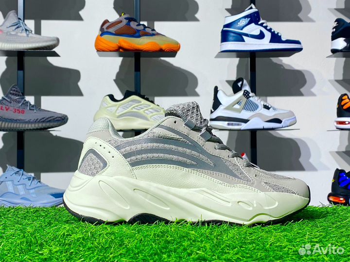 Adidas Yeezy Boost 700 Static Lux VR1
