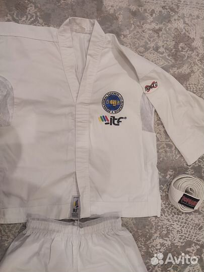 Кимоно для тхэквондо Maxpro 140 + книга, пояс