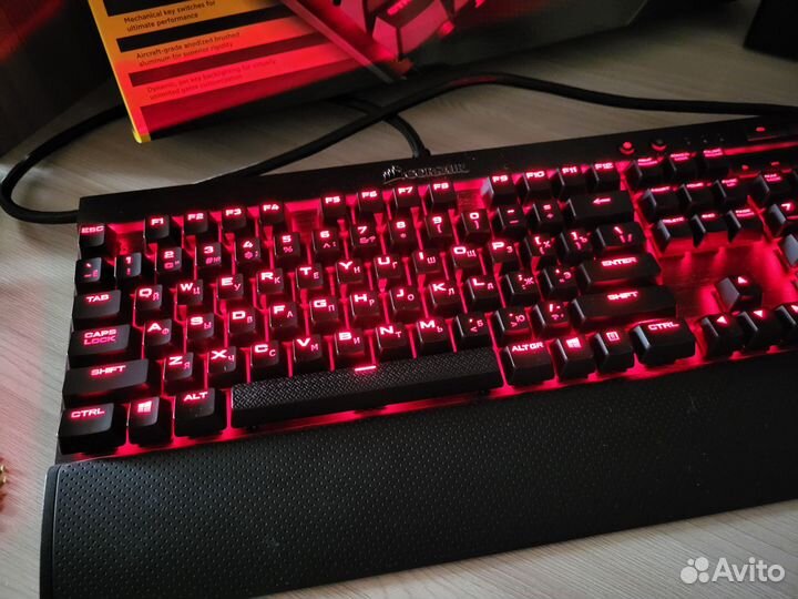 Механическая клавиатура Corsair K70 LUX (MXred)