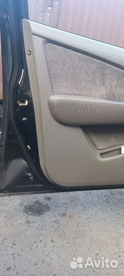 Mitsubishi Outlander 2.4 AT, 2003, битый, 182 000 км