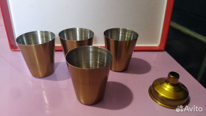 Набор рюмок с фляжкой