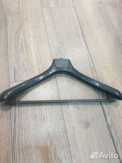 Вешалки плечики крепкие для верхней одежды