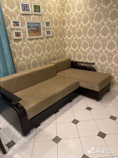 Диван, стол, стулья