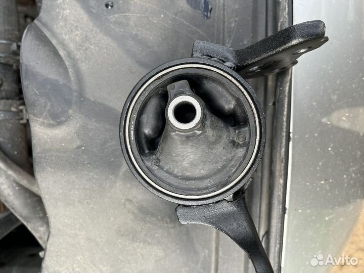 Опора двигателя левая mitsubishi