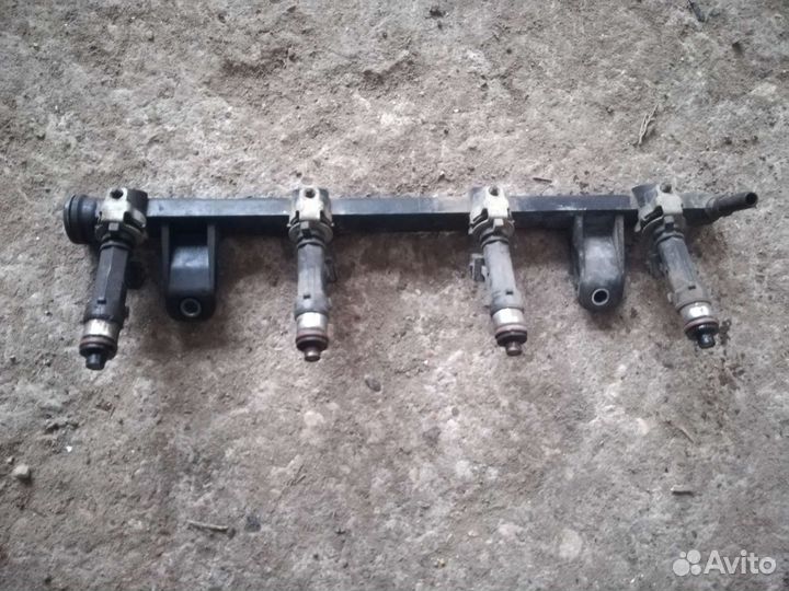 Рампа форсунки 1.6 K7M Renault, LADA