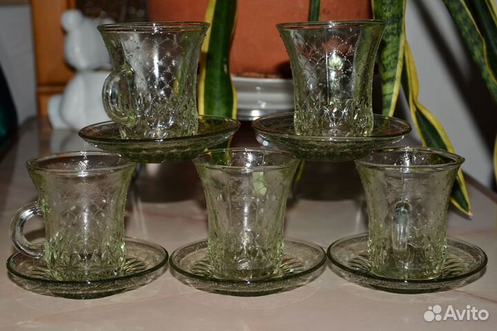 Чайные пары, зеленое стекло