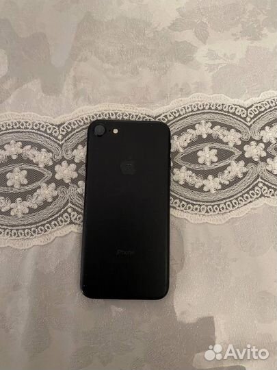 Телефон iPhone 7