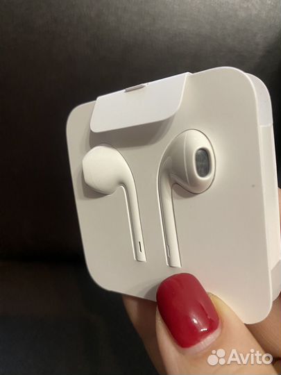 Наушники EarPods with Lightning Connector