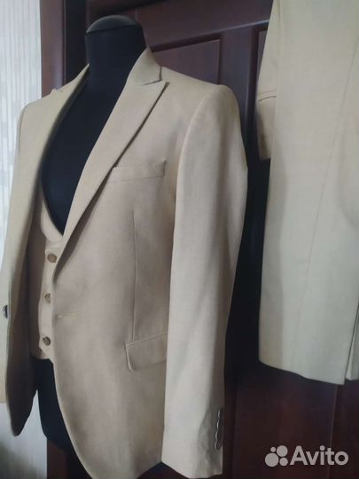 Костюм тройка на мальчика р.44, рост 164