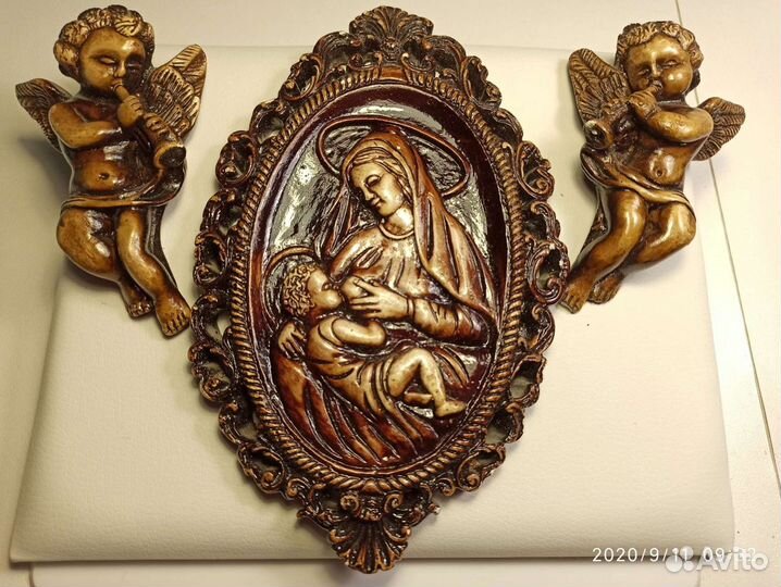 Икона Мария с младенцем и два ангела