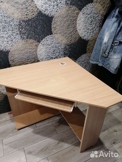 Компьютерный стол угловой