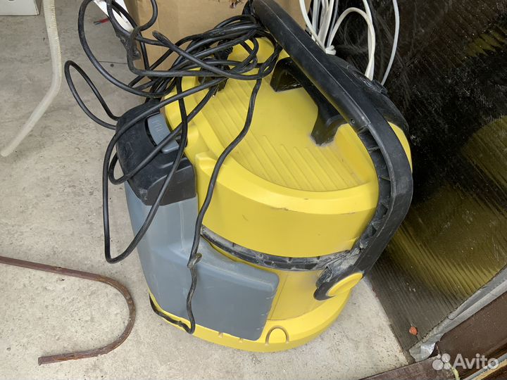 Моющий пылесос karcherSE4001