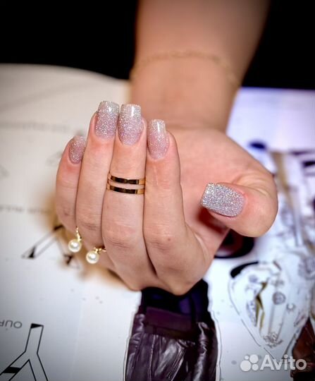 Модель на маникюр