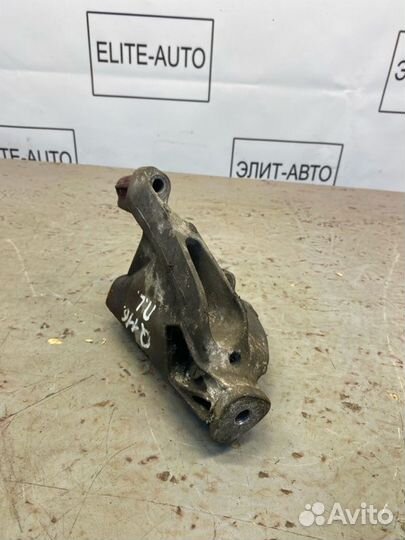 Кронштейн двигателя Audi Q5 8R 2.0 2010