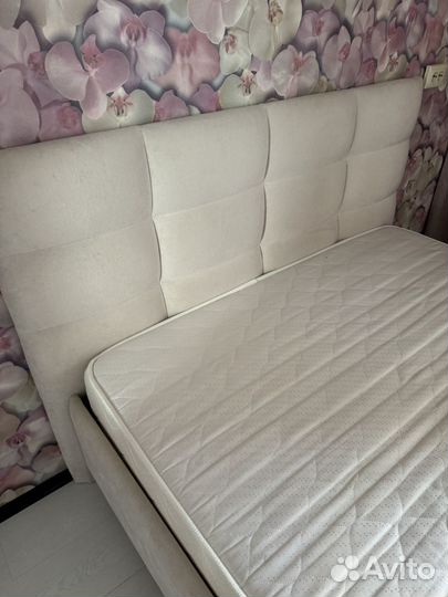 Кровать с матрасом