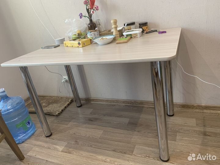 Стол кухонный обеденный