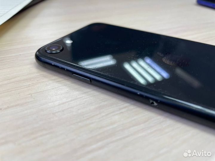 iPhone SE, 64 ГБ