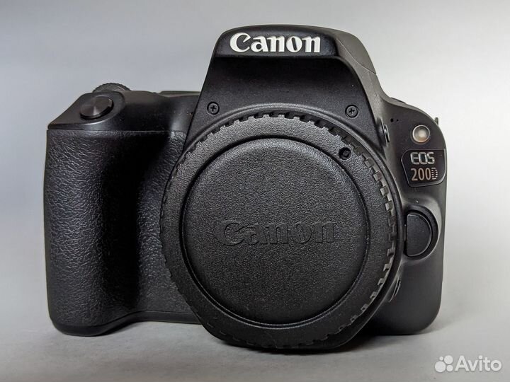 Фотоаппарат зеркальный Canon 200d и объективы