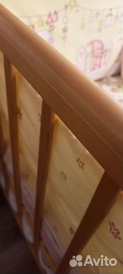 Детская кроватка с маятником и ящиком