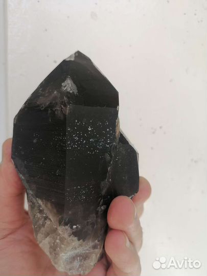 Кристалл дымчатого кварца